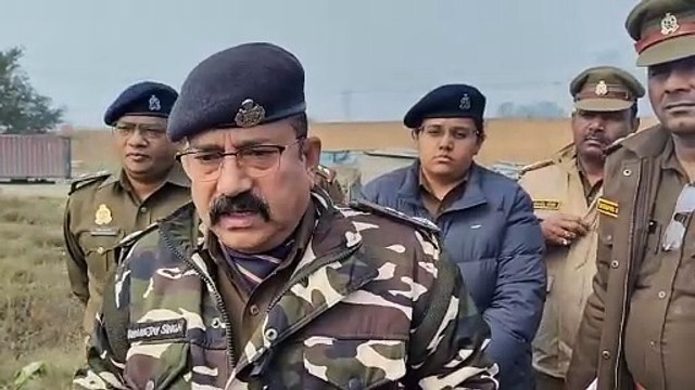 निर्माणाधीन गंगा एक्सप्रेस वे पर मिला अधजले युवक का शव, सर पर चोट के निशान, पुलिस जांच में जुटी