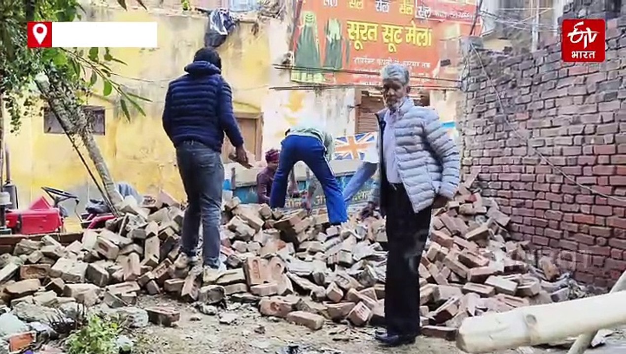संभल में शाही जामा मस्जिद की जर्जर दुकानें हटान...