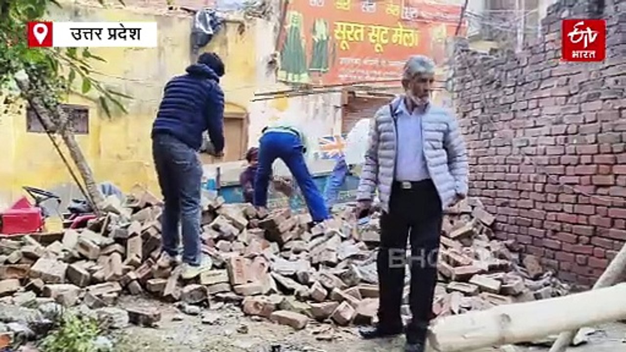 संभल में शाही जामा मस्जिद की जर्जर दुकानें हटान...