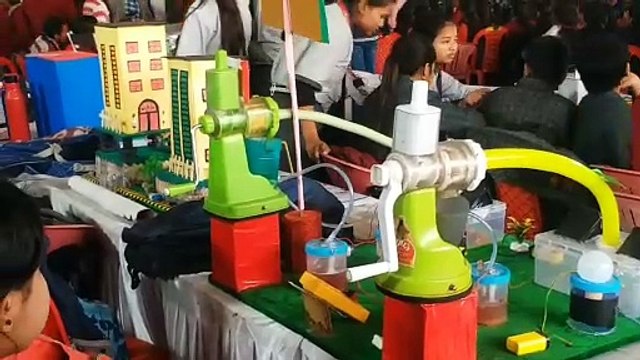 gorakhpur, गोरखपुर: गोरखपुर महोत्सव में विज्ञान प्रदर्शनी बनी लोगों के आकर्षण का केंद्र, छात्रों के मॉडल में दिखी विकसित भारत की झलक