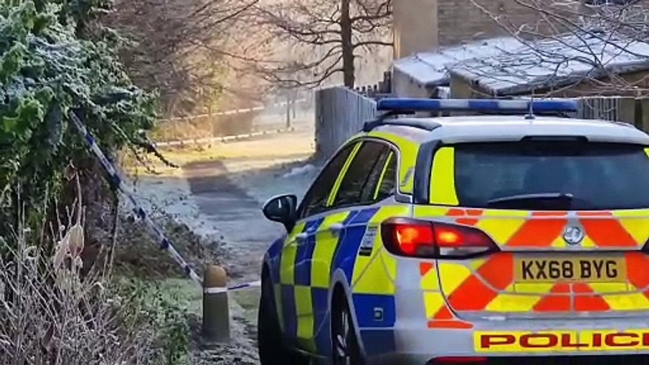 Police cordon Spring Rise Highfield Road Kettering - video Dailymotion