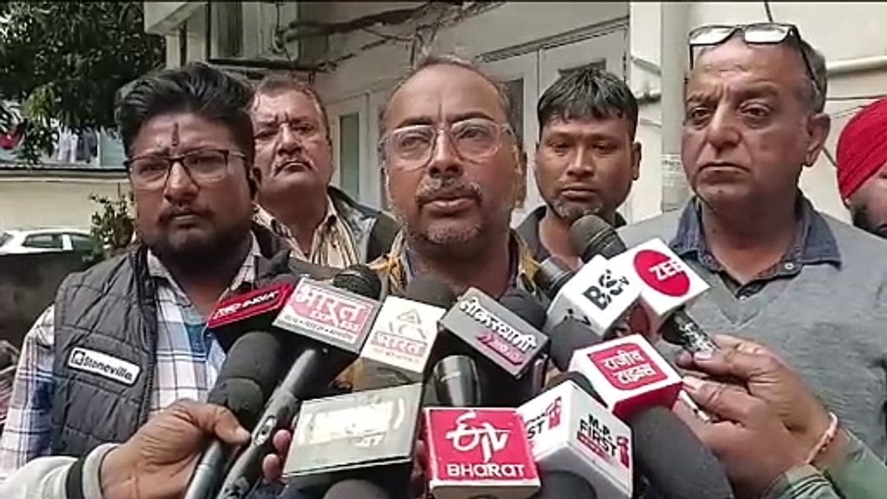 इंदौर में बीजेपी पार्षद के घर में घुसकर बेटे को नग्न करने वाले मामले में पुलिस ने 27 आरोपियों को किया चिन्हित , तो वही जीतू यादव को पद से निकालने को लेकर पार्षद ने संगठन को दिया धन्यवाद।