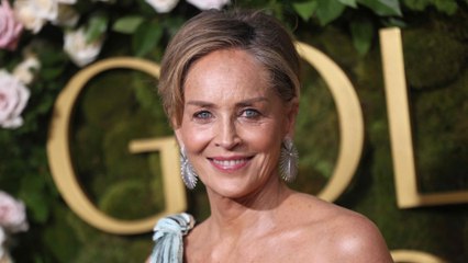 GALA VIDEO - Sharon Stone : aux côtés de son fils Roan, elle s’engage corps et âme pour les sinistrés de Los Angeles