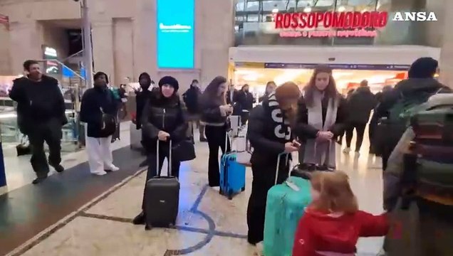 Caos in Stazione Centrale a Milano, ritardi e treni bloccati per un guasto