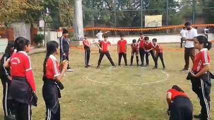 पारंपरिक खेलों को बचाने के लिए गली में खेले जाने वाले पारंपरिक खेलों का आयेाजन हुआ ग्राउंड पर