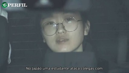 "Jovens em Conflito: Ataques, Amizades e Loucura no Mundo Artístico e Universitário"