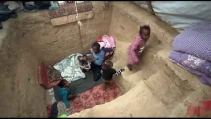 A Gaza, vivere in trincea: "come in una tomba ma è l'opzione migliore"
