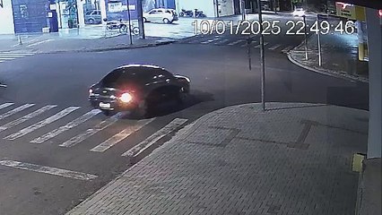 Novas imagens mostram como ocorreu acidente que deixou motorista enclausurado no Jardim Presidente