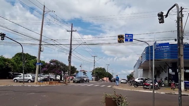 Semáforos onde ocorreu grave acidente no Jardim Presidente estão em amarelo intermitente há uma semana