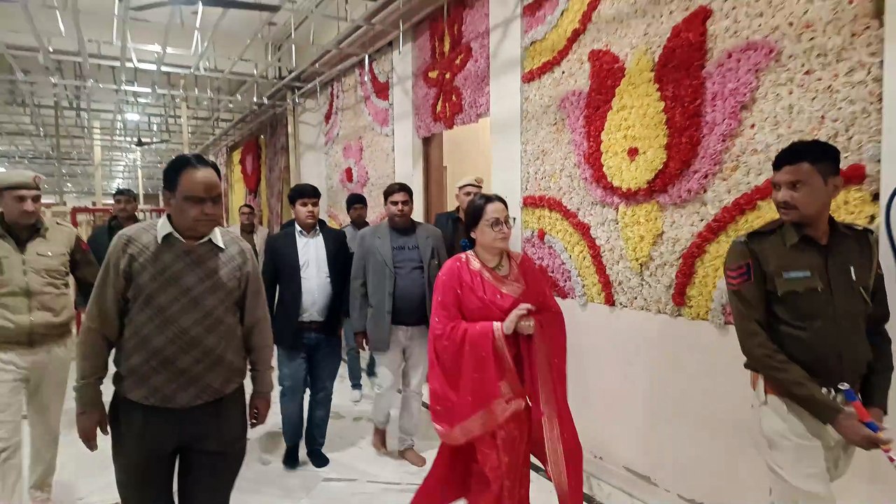 जयाप्रदा ने किए बालाजी महाराज के दर्शन, बोली- सनातन संक्रांति पर विश्वास नहीं करने वाले कुछ भी बोल सकते है
