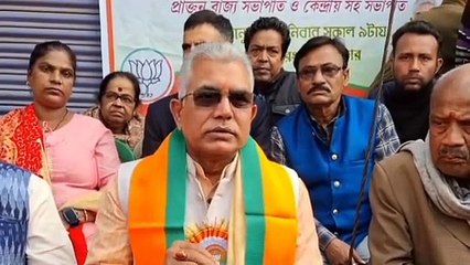 বাংলাদেশী সন্ত্রাসবাদীদের পাসপোর্ট আঁধার কার্ড হয়ে যাচ্ছে। বাংলায় অযোগ্য প্রশাসন কখন ও হয়নি। কটাক্ষ দিলীপের।