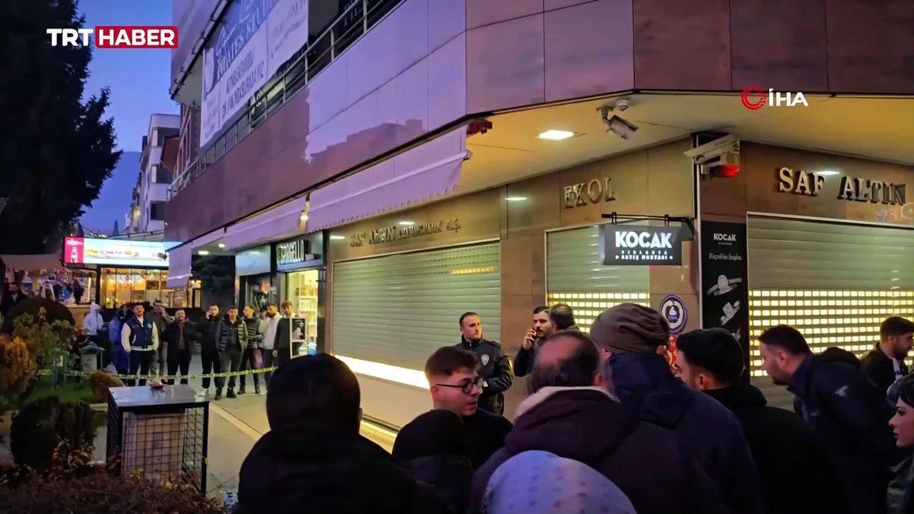 Kar maskeli kuyumcu soyguncuları yakalandı