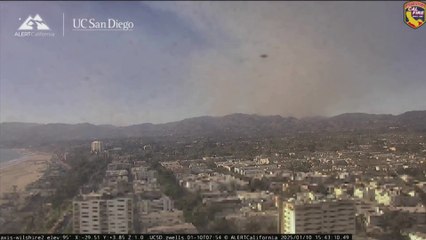 Timelapse shows growing smoke and flames from Palisades fire burning overnight