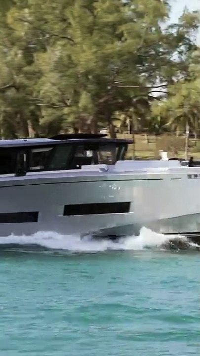 Another look at this gorgeous Pardo GT75, this time as it wad exiting the Haulover Inlet