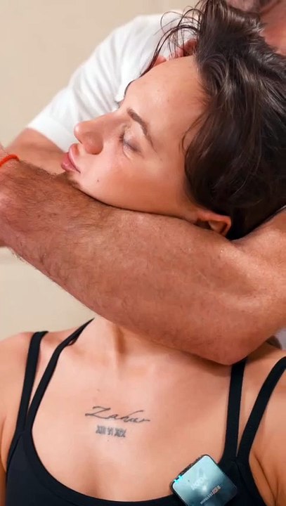 Deep tissue back massage and chiropractic adjustments #massagetherapist #chiropractor #massage #asmrmassage #deeptissuemassage #backcrack #chiropractic #chiropracticadjustment 08