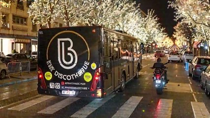 Paris : la nouvelle tendance de danser et déjeuner à bord d'un bus