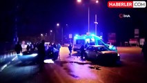 Ambulansa Yol Vermek İsterken İki Otomobil Çarpıştı: 4 Yaralı