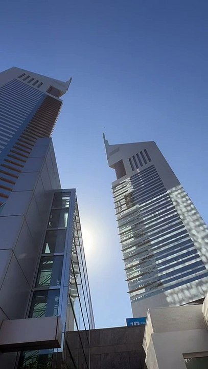 Jan Roose walking the slackline between Jumeirah Emirates Towers