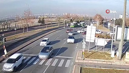 Otobüs şoförü yol ortasında kadının hayatını kurtardı!