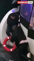 Galata Köprüsü'nde yaslandığı korkuluk kırılınca Haliç'e düştü; teknedekiler kurtardı