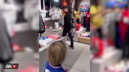 El hijo de Xavi hace viral a su padre entre culés y madridistas: lo van a entender al instante