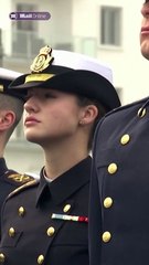 الأميرة ليونور ولية عهد إسبانيا تنطلق في رحلة عسكرية للتدريب وسط وداع والديها