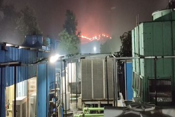मेटल कंपनी में आग की उठने लगीं लपटें, आज सुबह तक दौड़ती रही फायरबिग्रेड, देखें ​आग का वीडियो