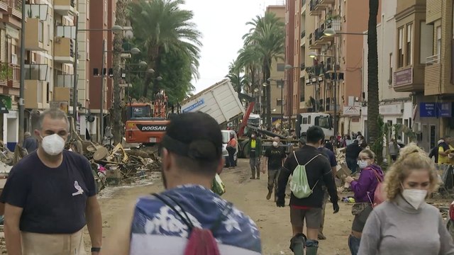 La dana deja al descubierto refugios y galerías de la Guerra Civil bajo el suelo de Paiporta