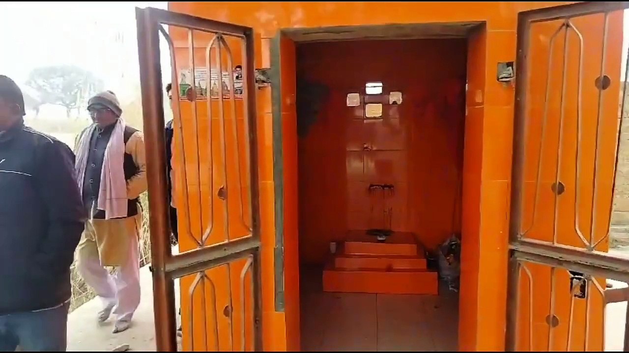 मिर्जापुर:  हनुमान मंदिर से भगवान हनुमान की मूर्ति चोरी पुलिस सीसीटीवी खंगालने में जुटी