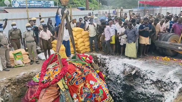 நெல்லையை விட்டு விடைபெற்ற காந்திமதி யானை பூத உடல் அடக்கம் செய்யப்பட்டது மீண்டும் உடனே யானை ஒஆங்க பக்தர்கள் கோரிக்கை