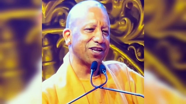 gorakhpur, गोरखपुर: गोरखपुर महोत्सव के मंच से सीएम योगी ने सांसद रवि किशन की ली चुटकी, बोले, इनके माया मोह में न पड़े आप लोग, सांसद अपने घर की कीमत बढ़ाने में हैं जुटे