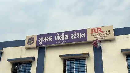 Gujarat Fake IT officer team caught went for Raid