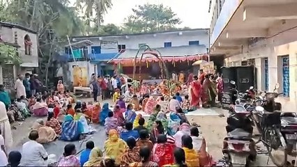 ১২ জানুয়ারী হাওড়ার গ্রামে জ্বললো না উনুন, স্বামীজীর জন্ম দিবসে হল মহিলারা করলেন বিশ্ব শান্তি যজ্ঞ।