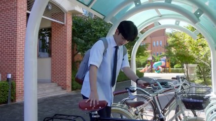 A Naive Girl Doesn't Realize She's Admired by the Most Handsome Boy at School