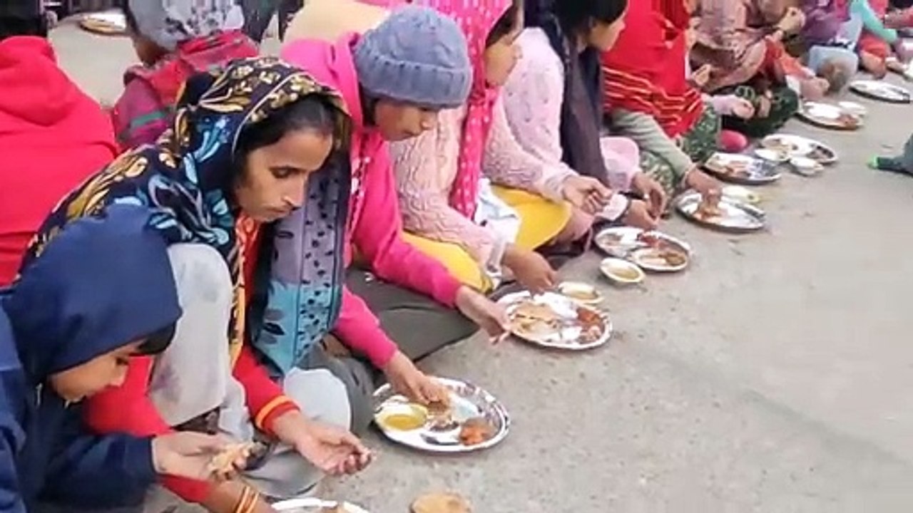 चाकसू के नीलकंठ मंदिर में विशाल पौषबड़ा प्रसादी में उमड़े श्रद्धालु, विधायक रामावतार बैरवा ने की शिरकत, मंदिर विकास में सहयोग को लेकर की धनराशि की घोषणा,