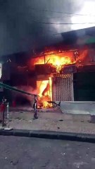 Incêndio de grandes proporções atinge mercado popular da Uruguaiana