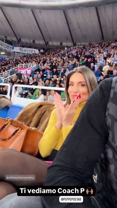 Αθηνά Οικονομάκου: Στην Ιταλία με τον Μπρούνο Τσερέλα – Μαζί σε αγώνα μπάσκετ!