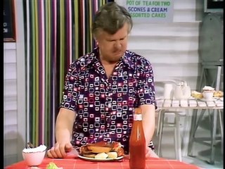 Benny Hill - A Feast on the Beach (1977)