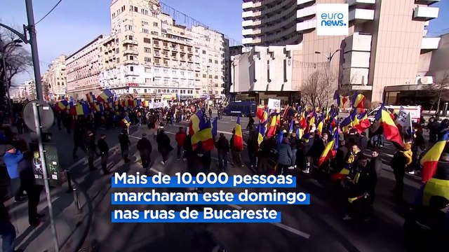 Dezenas de milhares de romenos protestam contra anulação da corrida presidencial