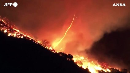 Incendi a Los Angeles, un tornado di fuoco nel Palisades Fire