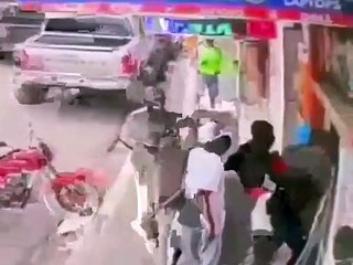 Sujetos llegan a privar de libertad a dueño de negocio