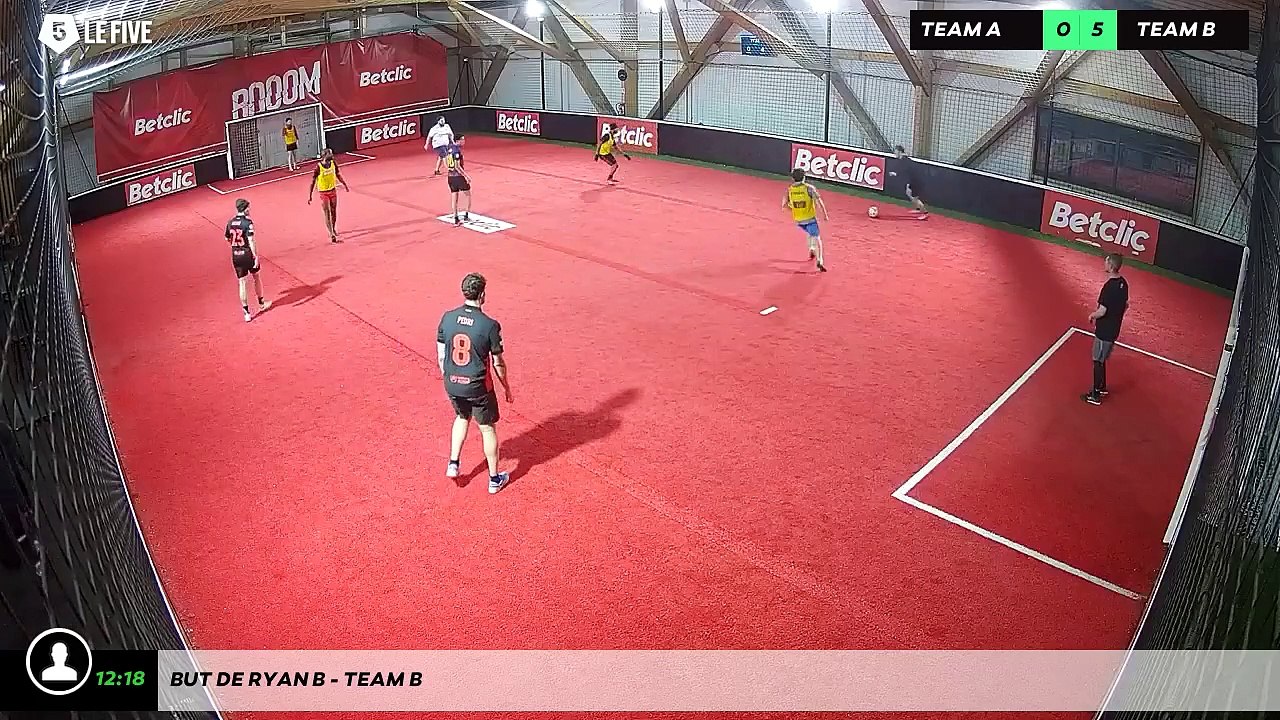 But de Ryan B - Team B