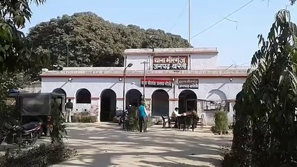 गुलड़िया में दिल्ली पुलिस की टीम पर हमला, महिलाओं ने छुड़ाया वारंटी