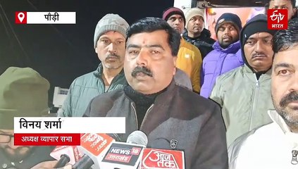 सड़क हादसे के घायलों का टार्च की रोशनी में डॉक्टरों ने किया इलाज, लोगों में खासा आक्रोश