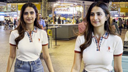 Palak Tiwari's Effortless Tee & Jeans Look For The Airport Is Winning Hearts
