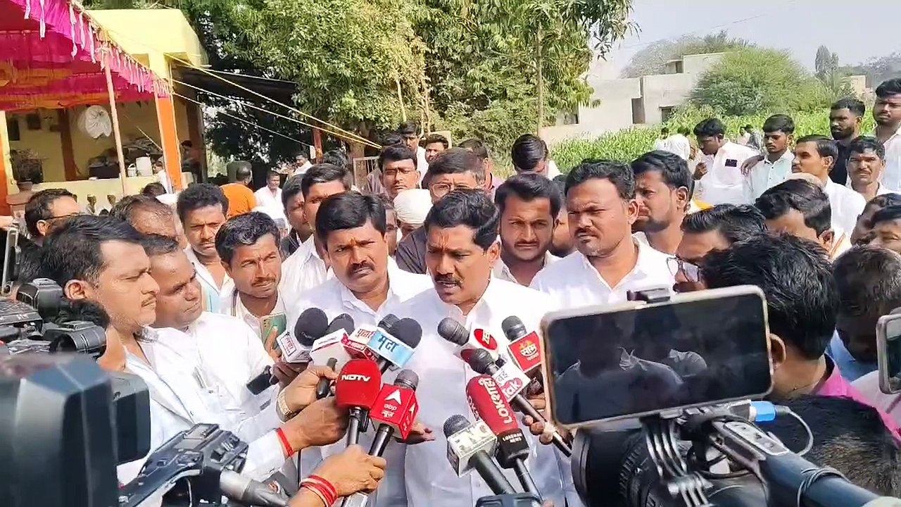 संतोष देशमुख यांचे बंधू धनंजय देशमुख अर्धा तासापासून गावात नसल्याने ग्रामस्थ आक्रमक...!