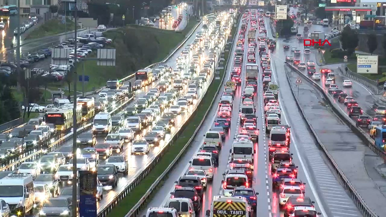 İstanbul'da trafik kırmızıya boyandı!