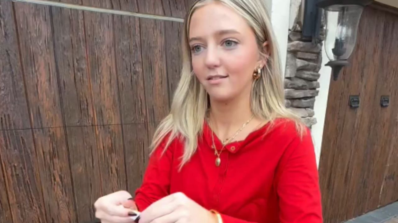 Girl breaks into tears after her dad’s scavenger hunt leads to dream car