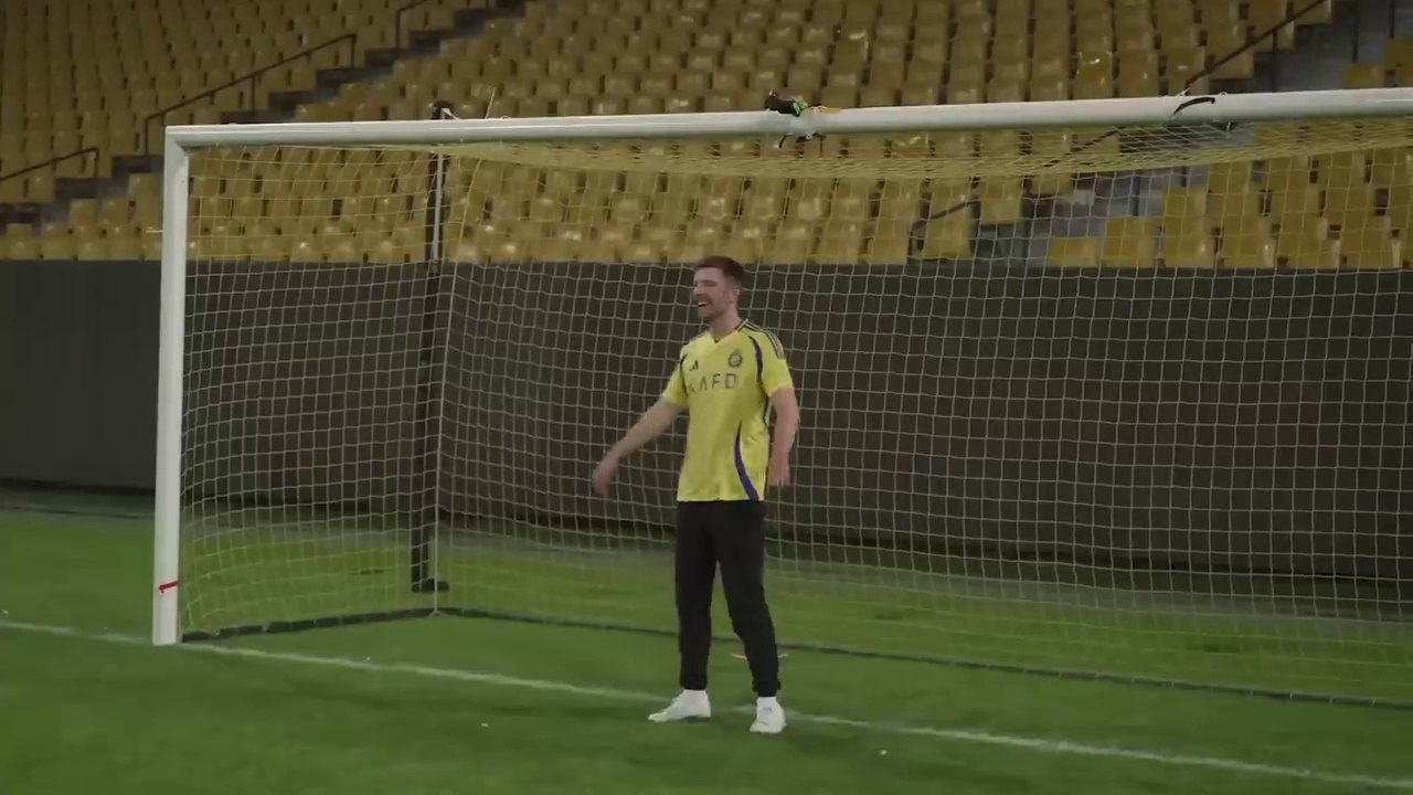 How_Many_goalkeepers_Does_It_Take_to_Stop_Ronaldo_(720p)How_Many_goalkeepers_Does_It_Take_to_Stop_Ronaldo_(720p)