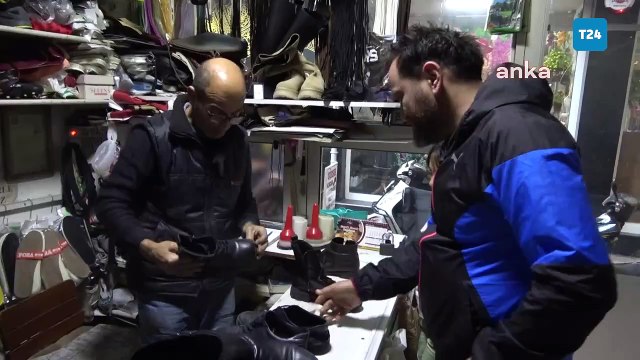 Ayakkabı tamircisi: Vatandaş yeni ayakkabı alamadığı için tamire yöneldi